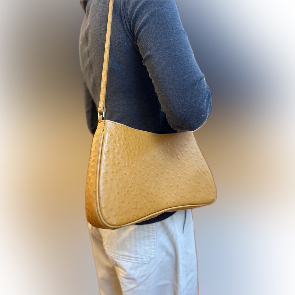Ostrich leather shoulder bag. Genuine leather, made in Italy.